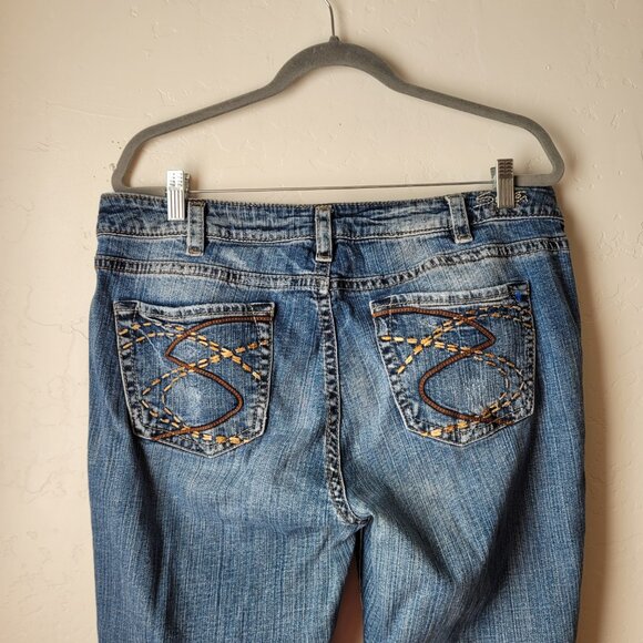 Silver Frances Light Wash Bootcut Jeans - Picture 6 of 9